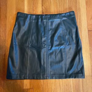 SHINESTAR | dark gray pleather mini skirt M